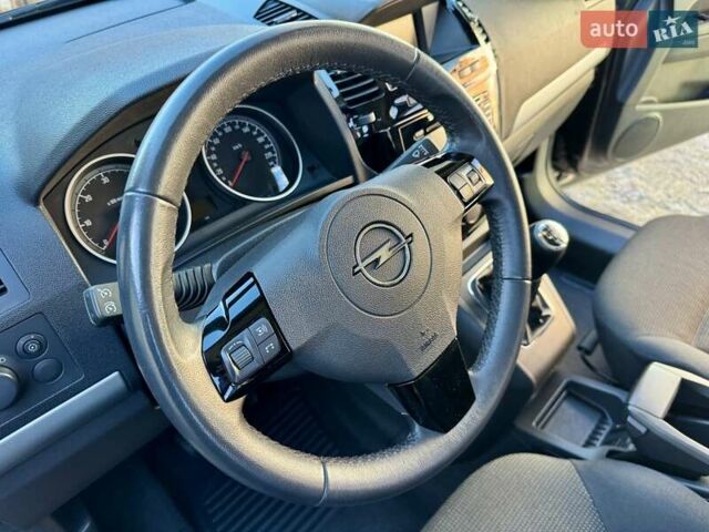 Чорний Опель Зафіра, об'ємом двигуна 1.7 л та пробігом 209 тис. км за 7950 $, фото 24 на Automoto.ua