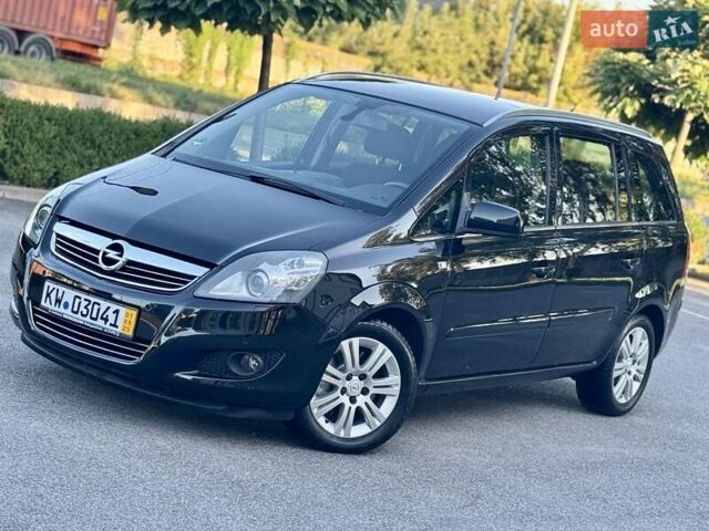 Чорний Опель Зафіра, об'ємом двигуна 1.7 л та пробігом 209 тис. км за 7950 $, фото 1 на Automoto.ua