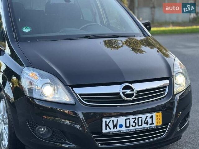 Чорний Опель Зафіра, об'ємом двигуна 1.7 л та пробігом 209 тис. км за 7950 $, фото 10 на Automoto.ua