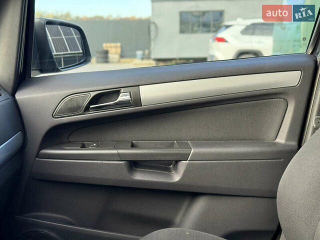 Черный Опель Зафира, объемом двигателя 1.8 л и пробегом 213 тыс. км за 7700 $, фото 60 на Automoto.ua