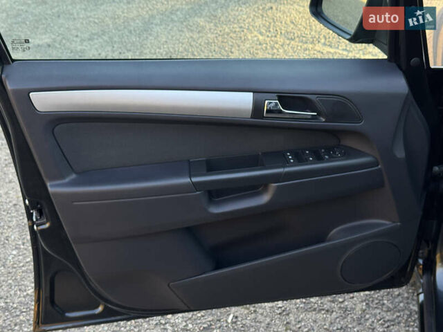 Черный Опель Зафира, объемом двигателя 1.7 л и пробегом 189 тыс. км за 8350 $, фото 44 на Automoto.ua