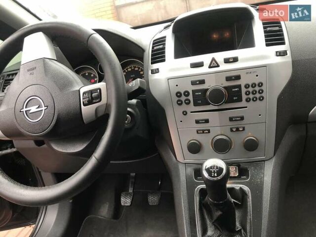 Черный Опель Зафира, объемом двигателя 1.8 л и пробегом 175 тыс. км за 7500 $, фото 11 на Automoto.ua