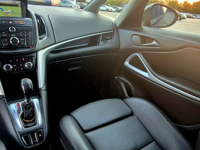 Чорний Опель Зафіра, об'ємом двигуна 2 л та пробігом 276 тис. км за 8000 $, фото 5 на Automoto.ua