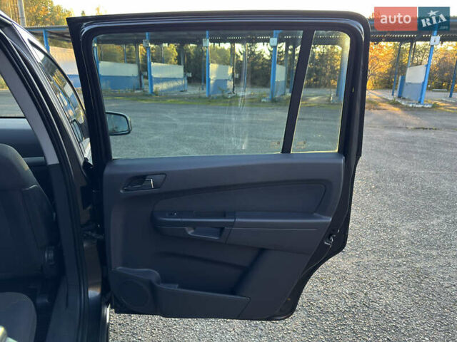 Черный Опель Зафира, объемом двигателя 1.7 л и пробегом 189 тыс. км за 8350 $, фото 97 на Automoto.ua