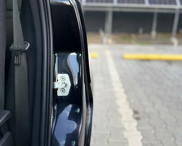 Черный Опель Зафира, объемом двигателя 1.8 л и пробегом 213 тыс. км за 7700 $, фото 80 на Automoto.ua