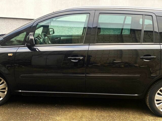 Черный Опель Зафира, объемом двигателя 1.7 л и пробегом 212 тыс. км за 7800 $, фото 3 на Automoto.ua