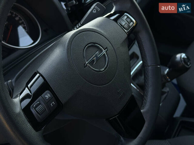 Черный Опель Зафира, объемом двигателя 1.7 л и пробегом 189 тыс. км за 8350 $, фото 51 на Automoto.ua