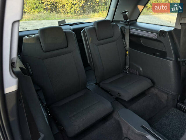 Черный Опель Зафира, объемом двигателя 1.7 л и пробегом 189 тыс. км за 8350 $, фото 105 на Automoto.ua