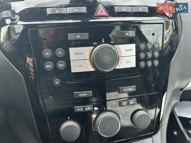 Опель Зафира 2012 в Чернигове на Automoto.ua Черный Опель Зафира, объемом двигателя 1.8 л и пробегом 239 тыс. км за 7799 $, фото 8 на Automoto.ua