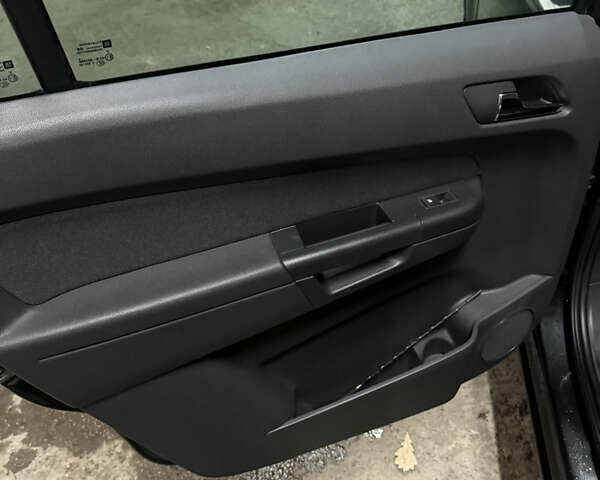 Черный Опель Зафира, объемом двигателя 1.8 л и пробегом 214 тыс. км за 7600 $, фото 12 на Automoto.ua