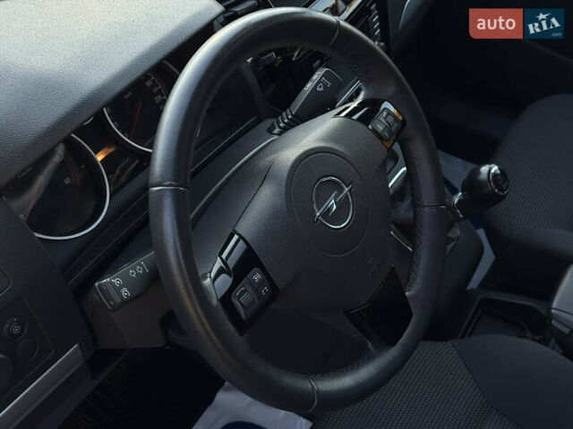 Черный Опель Зафира, объемом двигателя 1.7 л и пробегом 189 тыс. км за 8350 $, фото 50 на Automoto.ua