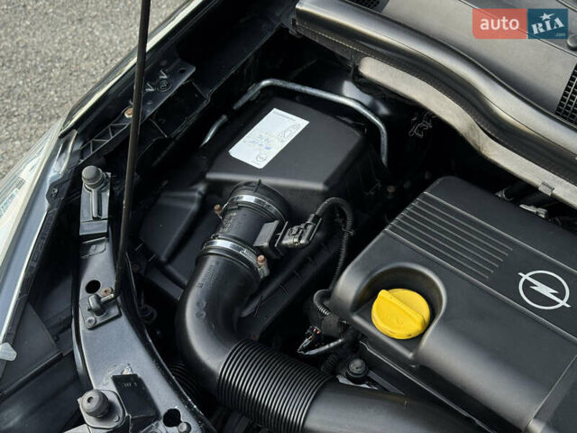 Черный Опель Зафира, объемом двигателя 1.7 л и пробегом 189 тыс. км за 8350 $, фото 118 на Automoto.ua