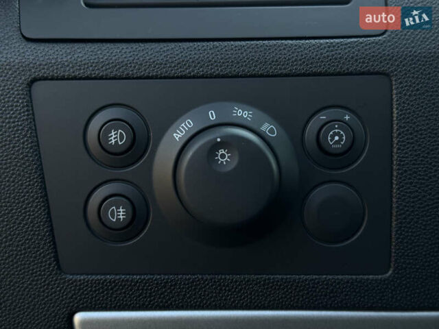 Черный Опель Зафира, объемом двигателя 1.7 л и пробегом 189 тыс. км за 8350 $, фото 56 на Automoto.ua