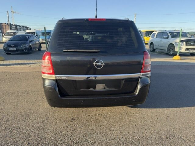 Чорний Опель Зафіра, об'ємом двигуна 0 л та пробігом 175 тис. км за 5437 $, фото 4 на Automoto.ua