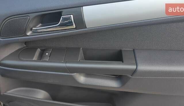 Опель Зафира 2012 в Хмельницком на Automoto.ua Черный Опель Зафира, объемом двигателя 1.7 л и пробегом 227 тыс. км за 8100 $, фото 12 на Automoto.ua