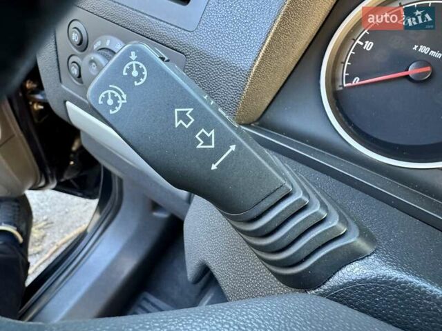 Чорний Опель Зафіра, об'ємом двигуна 1.7 л та пробігом 209 тис. км за 7950 $, фото 30 на Automoto.ua