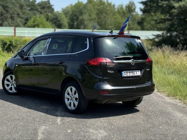 Черный Опель Зафира, объемом двигателя 1.6 л и пробегом 200 тыс. км за 9000 $, фото 4 на Automoto.ua