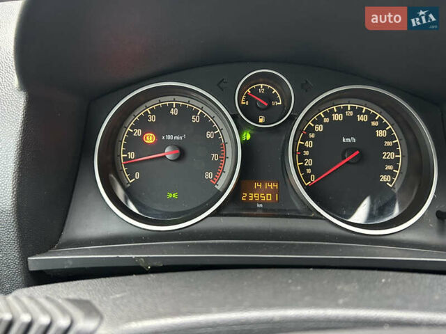 Опель Зафира 2012 в Чернигове на Automoto.ua Черный Опель Зафира, объемом двигателя 1.8 л и пробегом 239 тыс. км за 7799 $, фото 11 на Automoto.ua