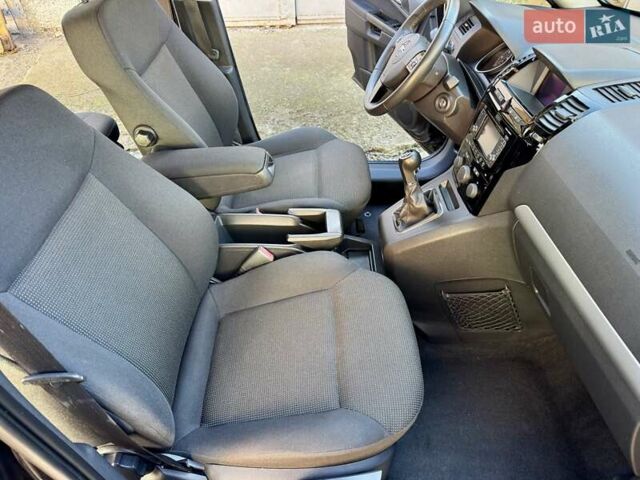 Чорний Опель Зафіра, об'ємом двигуна 1.7 л та пробігом 209 тис. км за 7950 $, фото 26 на Automoto.ua