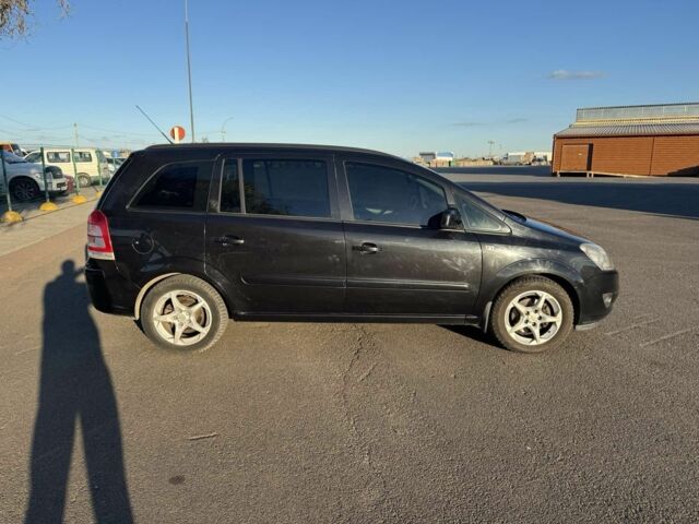 Чорний Опель Зафіра, об'ємом двигуна 0 л та пробігом 175 тис. км за 5500 $, фото 5 на Automoto.ua