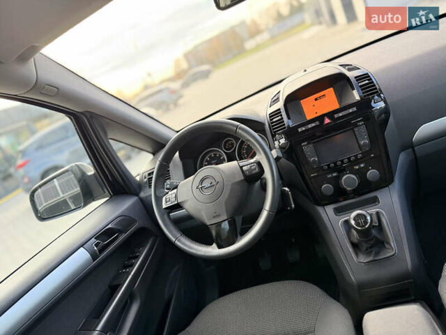 Черный Опель Зафира, объемом двигателя 1.8 л и пробегом 213 тыс. км за 7700 $, фото 32 на Automoto.ua