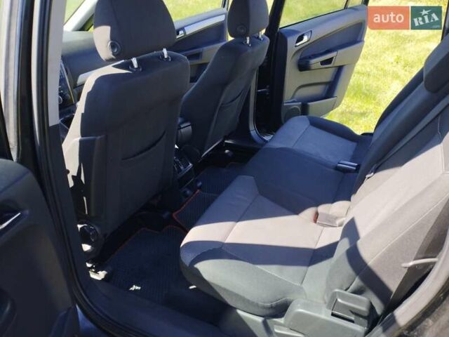 Черный Опель Зафира, объемом двигателя 1.6 л и пробегом 219 тыс. км за 7000 $, фото 20 на Automoto.ua