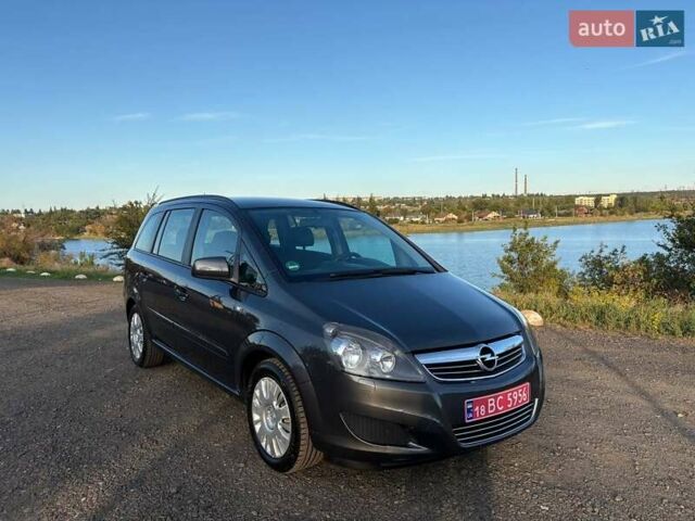 Черный Опель Зафира, объемом двигателя 1.8 л и пробегом 250 тыс. км за 8500 $, фото 10 на Automoto.ua