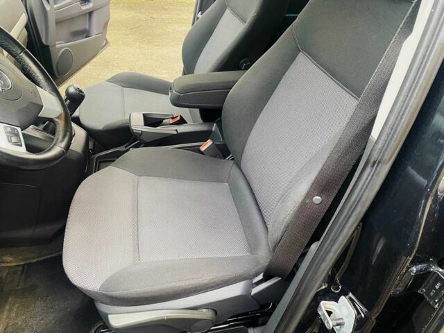 Черный Опель Зафира, объемом двигателя 1.7 л и пробегом 212 тыс. км за 7800 $, фото 11 на Automoto.ua