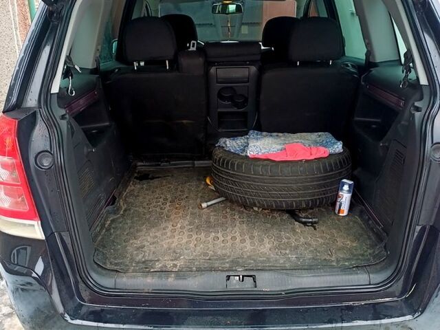 Чорний Опель Зафіра, об'ємом двигуна 1.7 л та пробігом 260 тис. км за 8000 $, фото 5 на Automoto.ua