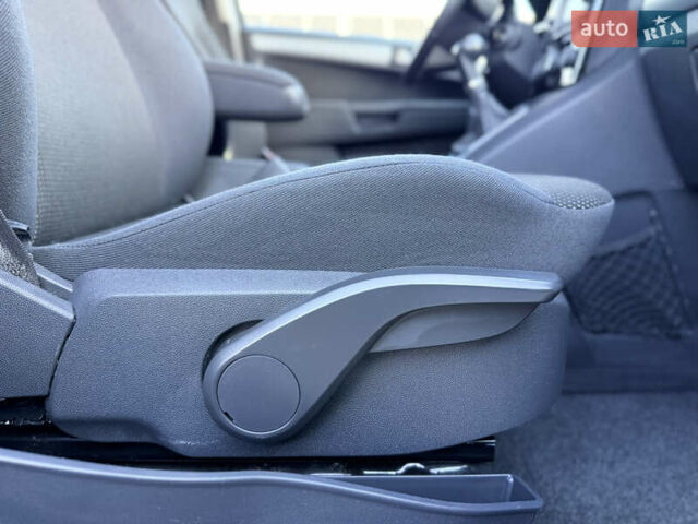 Черный Опель Зафира, объемом двигателя 1.8 л и пробегом 213 тыс. км за 7700 $, фото 109 на Automoto.ua