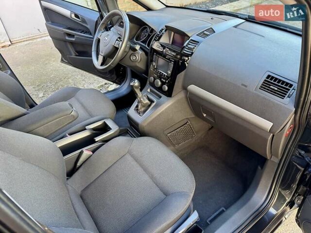 Чорний Опель Зафіра, об'ємом двигуна 1.7 л та пробігом 209 тис. км за 7950 $, фото 25 на Automoto.ua