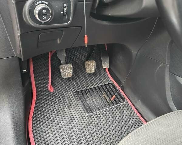 Черный Опель Зафира, объемом двигателя 1.96 л и пробегом 242 тыс. км за 9500 $, фото 34 на Automoto.ua