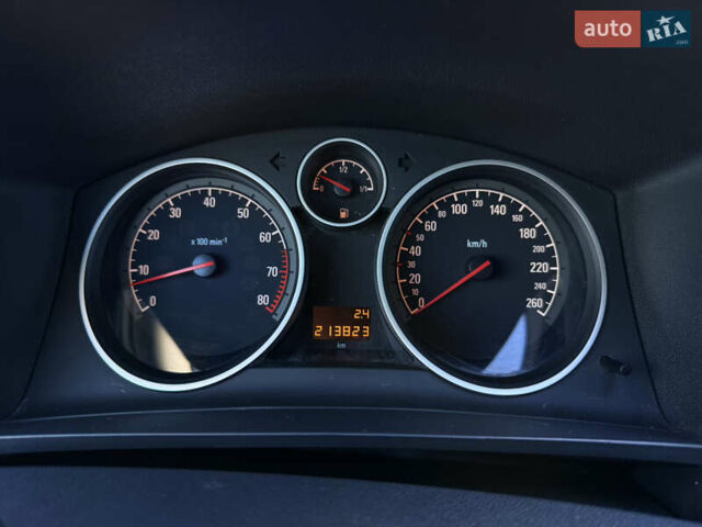 Черный Опель Зафира, объемом двигателя 1.8 л и пробегом 213 тыс. км за 7700 $, фото 127 на Automoto.ua