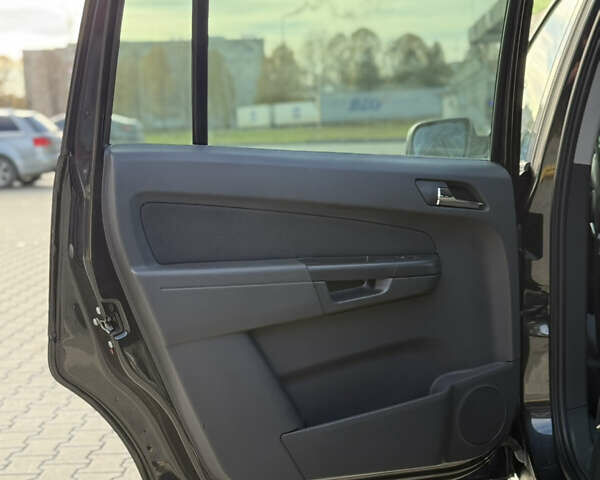 Черный Опель Зафира, объемом двигателя 1.8 л и пробегом 213 тыс. км за 7700 $, фото 65 на Automoto.ua