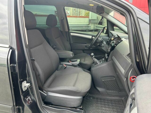 Черный Опель Зафира, объемом двигателя 1.7 л и пробегом 308 тыс. км за 7290 $, фото 11 на Automoto.ua