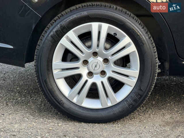 Черный Опель Зафира, объемом двигателя 1.7 л и пробегом 189 тыс. км за 8350 $, фото 35 на Automoto.ua