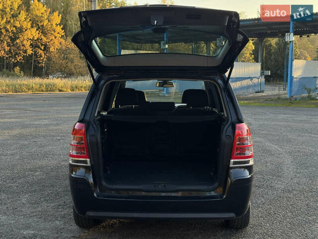 Черный Опель Зафира, объемом двигателя 1.7 л и пробегом 189 тыс. км за 8350 $, фото 100 на Automoto.ua