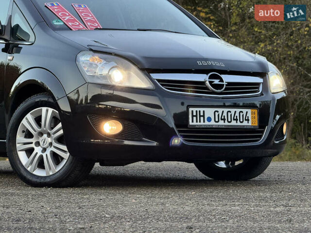 Черный Опель Зафира, объемом двигателя 1.7 л и пробегом 189 тыс. км за 8350 $, фото 141 на Automoto.ua