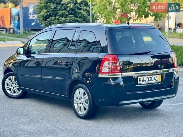 Чорний Опель Зафіра, об'ємом двигуна 1.7 л та пробігом 209 тис. км за 7950 $, фото 2 на Automoto.ua
