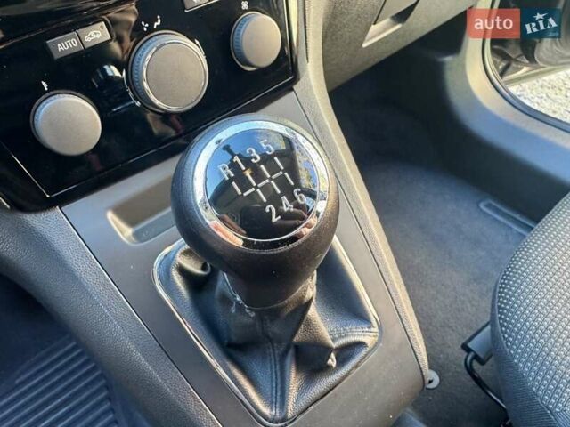 Чорний Опель Зафіра, об'ємом двигуна 1.7 л та пробігом 209 тис. км за 7950 $, фото 35 на Automoto.ua