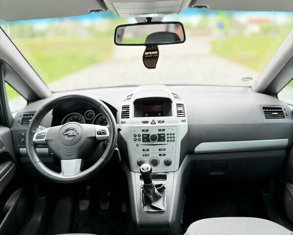 Опель Зафіра 2012 у Старокостянтинів на Automoto.ua Чорний Опель Зафіра, об'ємом двигуна 1.6 л та пробігом 226 тис. км за 7650 $, фото 8 на Automoto.ua