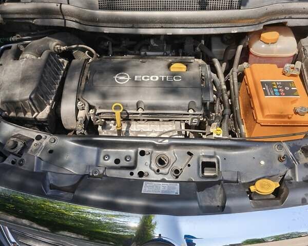 Черный Опель Зафира, объемом двигателя 1.8 л и пробегом 35 тыс. км за 10500 $, фото 9 на Automoto.ua