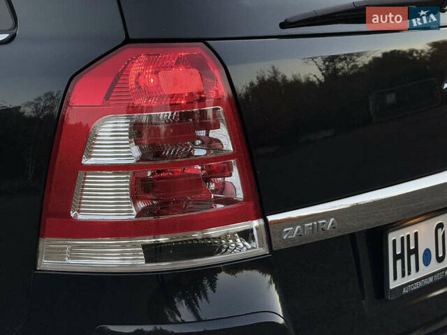 Черный Опель Зафира, объемом двигателя 1.7 л и пробегом 189 тыс. км за 8350 $, фото 126 на Automoto.ua