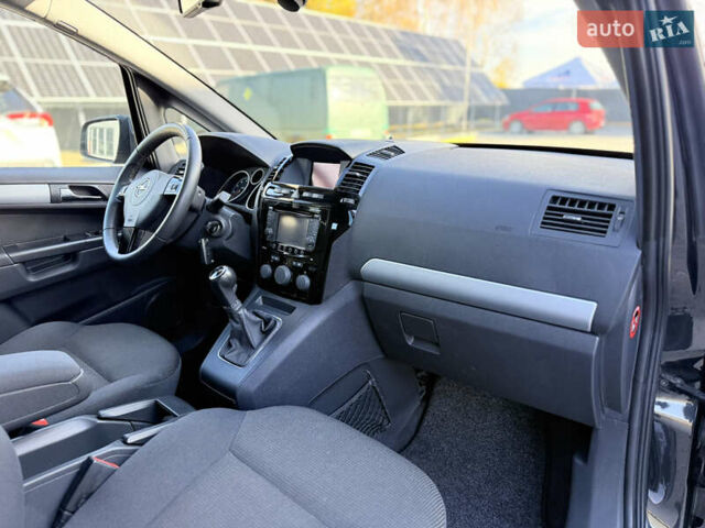 Черный Опель Зафира, объемом двигателя 1.8 л и пробегом 213 тыс. км за 7700 $, фото 111 на Automoto.ua