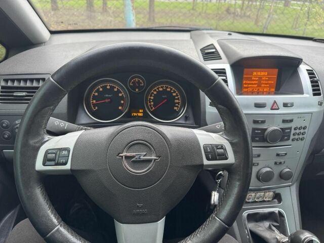 Чорний Опель Зафіра, об'ємом двигуна 0 л та пробігом 175 тис. км за 5500 $, фото 4 на Automoto.ua