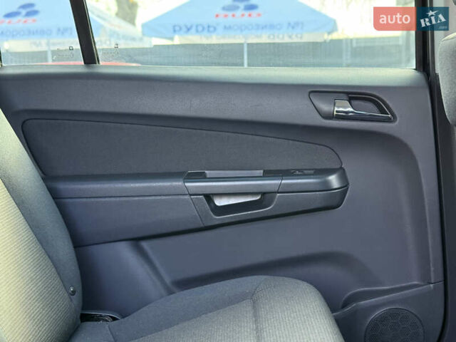 Черный Опель Зафира, объемом двигателя 1.8 л и пробегом 213 тыс. км за 7700 $, фото 92 на Automoto.ua