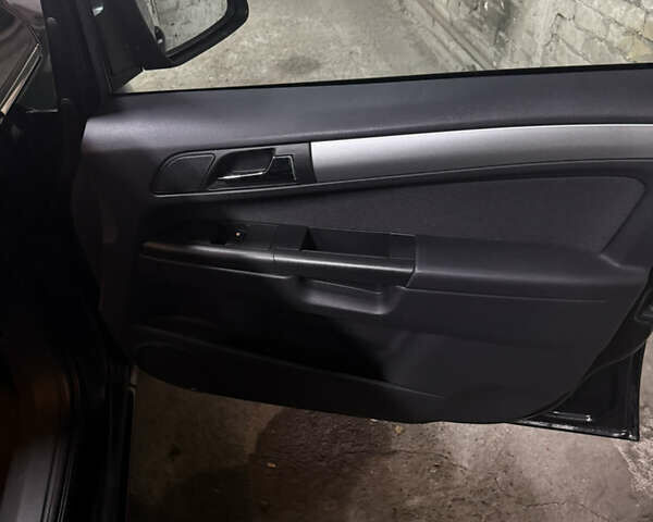 Черный Опель Зафира, объемом двигателя 1.8 л и пробегом 214 тыс. км за 7600 $, фото 11 на Automoto.ua