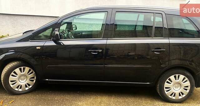 Чорний Опель Зафіра, об'ємом двигуна 1.7 л та пробігом 212 тис. км за 7500 $, фото 3 на Automoto.ua
