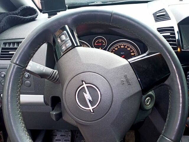 Чорний Опель Зафіра, об'ємом двигуна 1.7 л та пробігом 260 тис. км за 8000 $, фото 8 на Automoto.ua