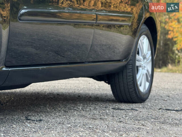 Черный Опель Зафира, объемом двигателя 1.7 л и пробегом 189 тыс. км за 8350 $, фото 16 на Automoto.ua
